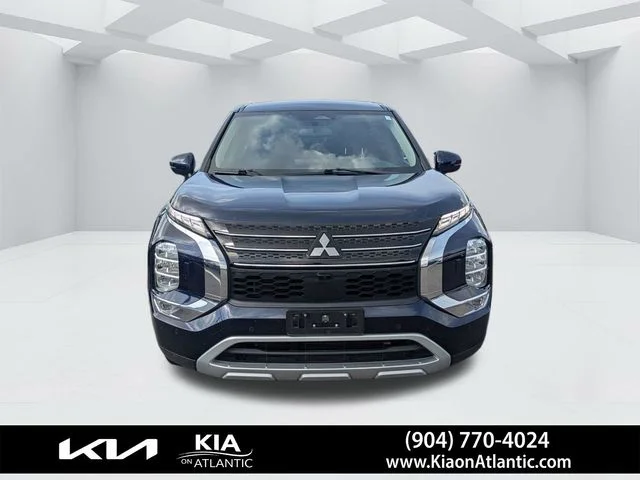 Used 2024  Mitsubishi SE Black Edition image 8