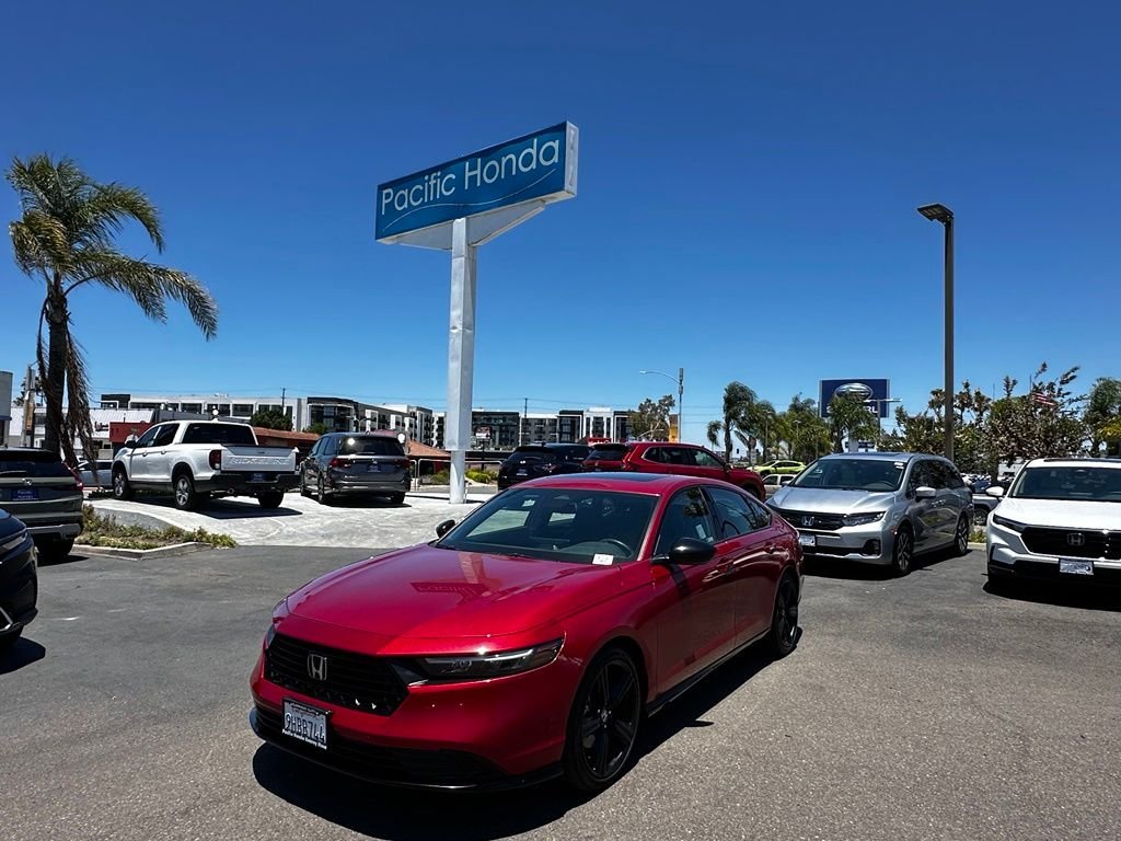 Used 2023  Honda Sport-L image 2