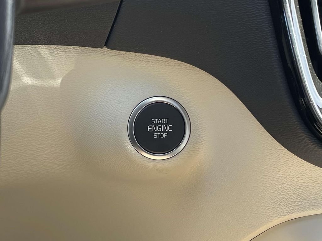 2026 Volvo XC40 Plus - Photo 15