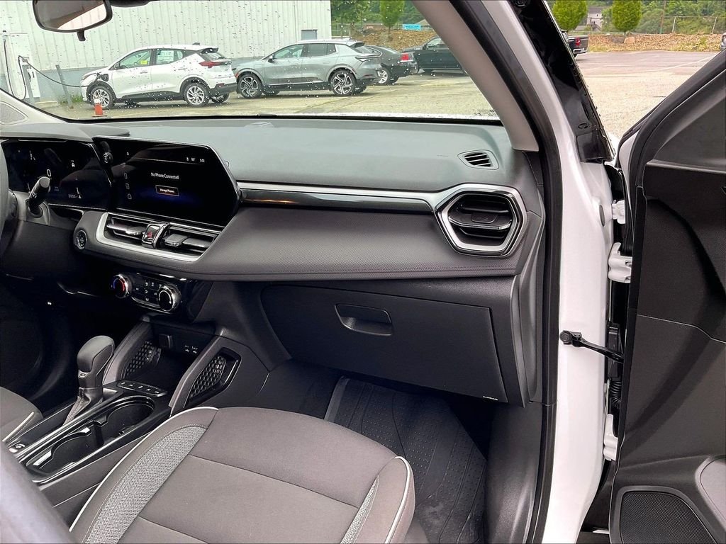 Used 2024 White Chevrolet LT image 13