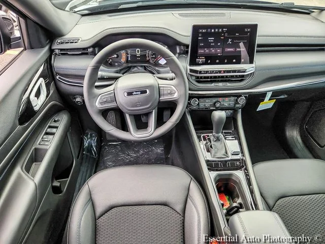 New 2026 Fathom Blue Pearl-Coat Exterior Paint Jeep Latitude image 13