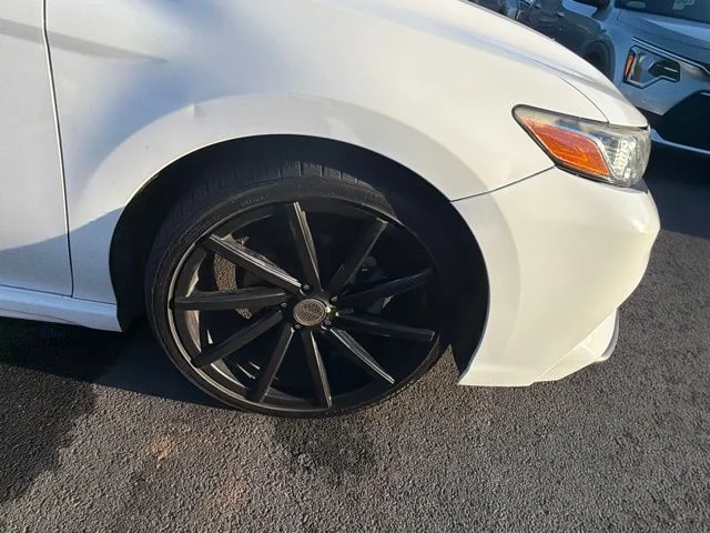 Used 2018 White Toyota SE image 22