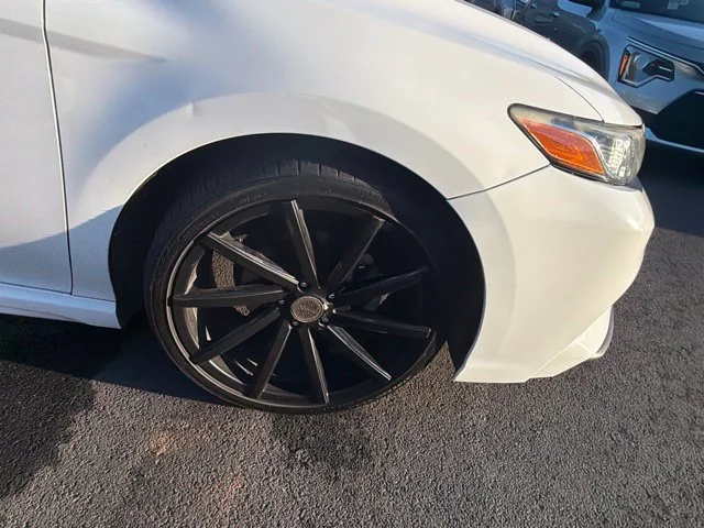 Used 2018 White Toyota SE image 22