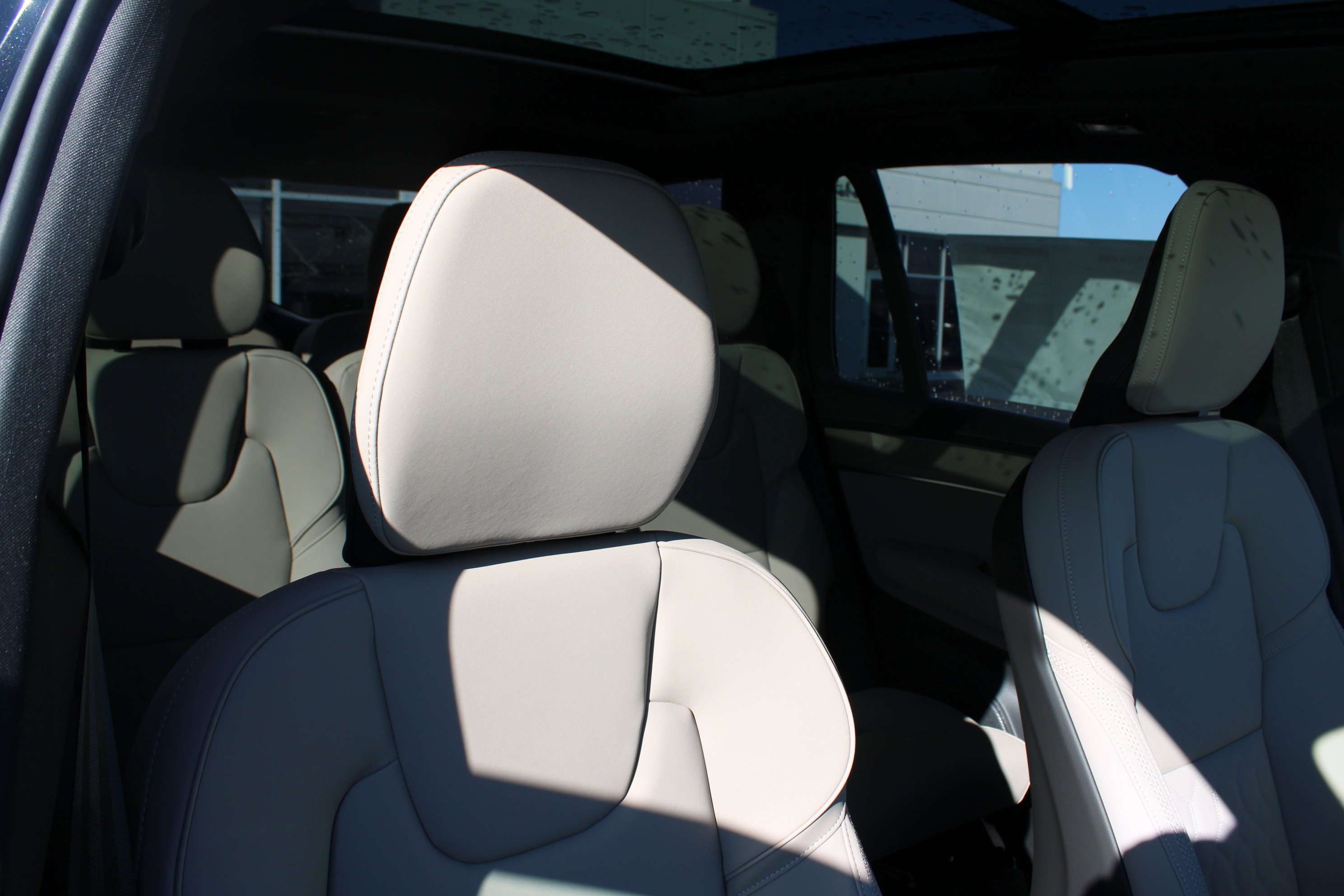 New 2026 Onyx Black Metallic Volvo Plus image 49