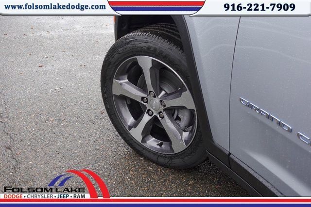 New 2024 Silver Zynith Exterior Paint Jeep 4xe image 8