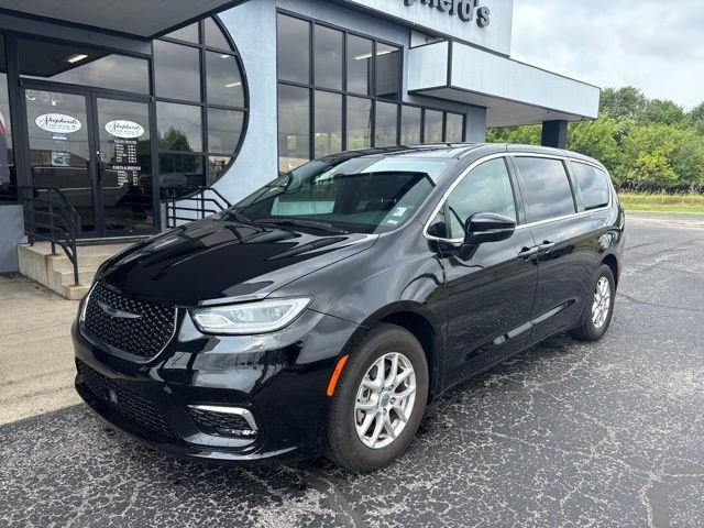 Used 2025 Black Chrysler Select image 2