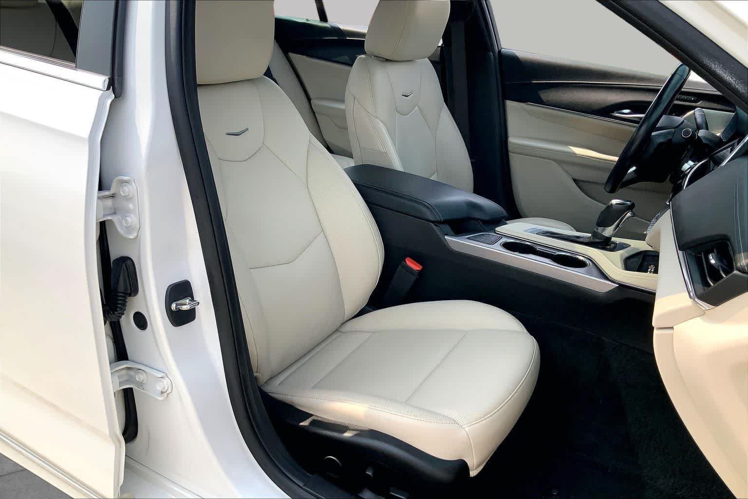 Used 2020 Crystal White Tricoat Cadillac Premium Luxury image 9