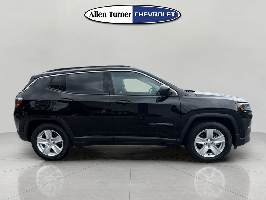 Used 2022 Black Jeep Latitude image 3
