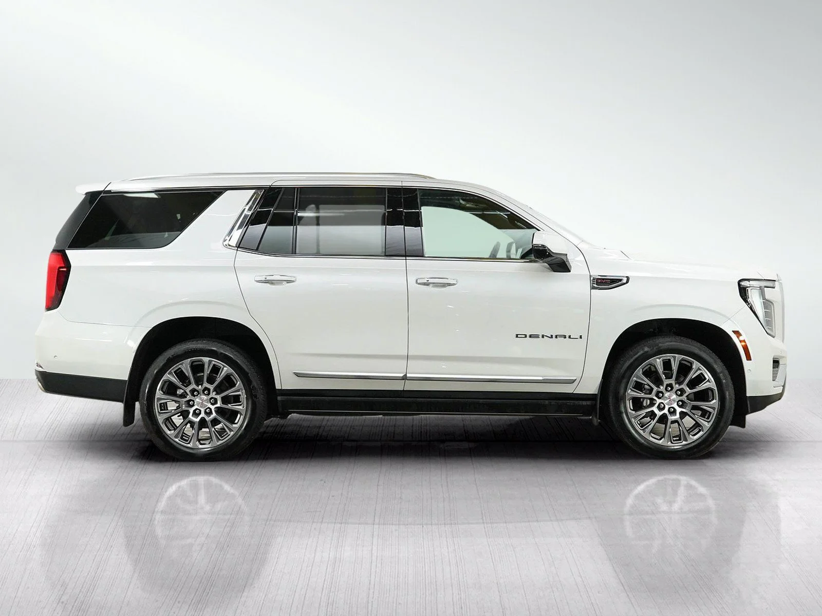 Used 2025 White Frost Tricoat GMC Denali image 6