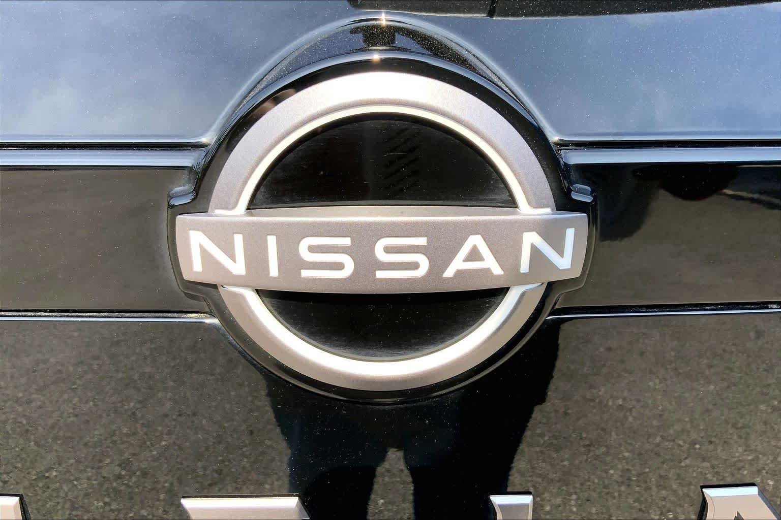 Used 2026 Super Black Nissan Platinum image 30