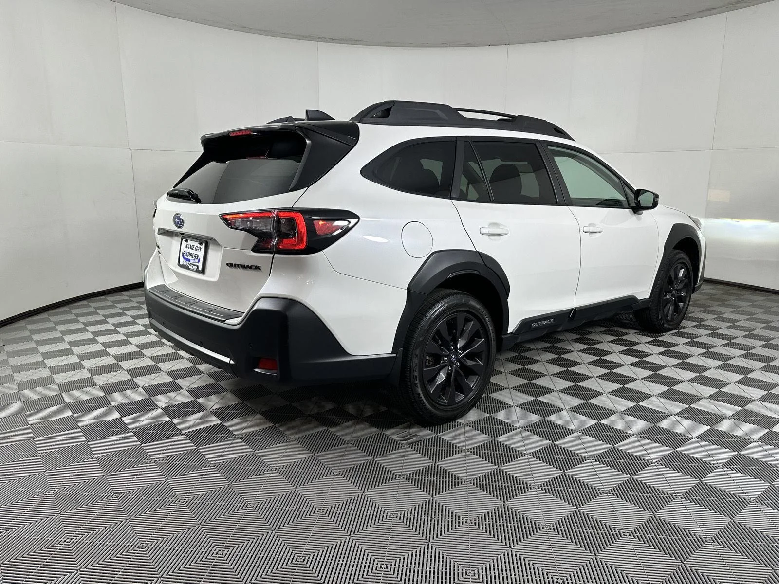 Used 2025 Crystal White Pearl Subaru Onyx Edition image 9