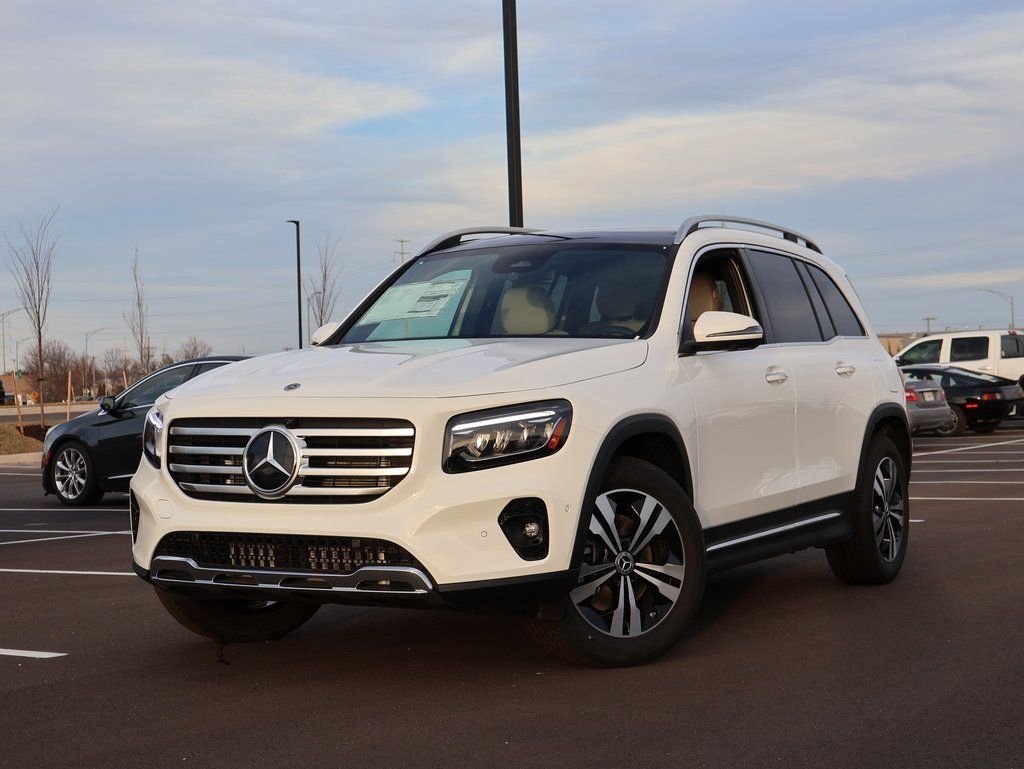 New 2026 Polar White Mercedes-Benz GLB 250 image 1