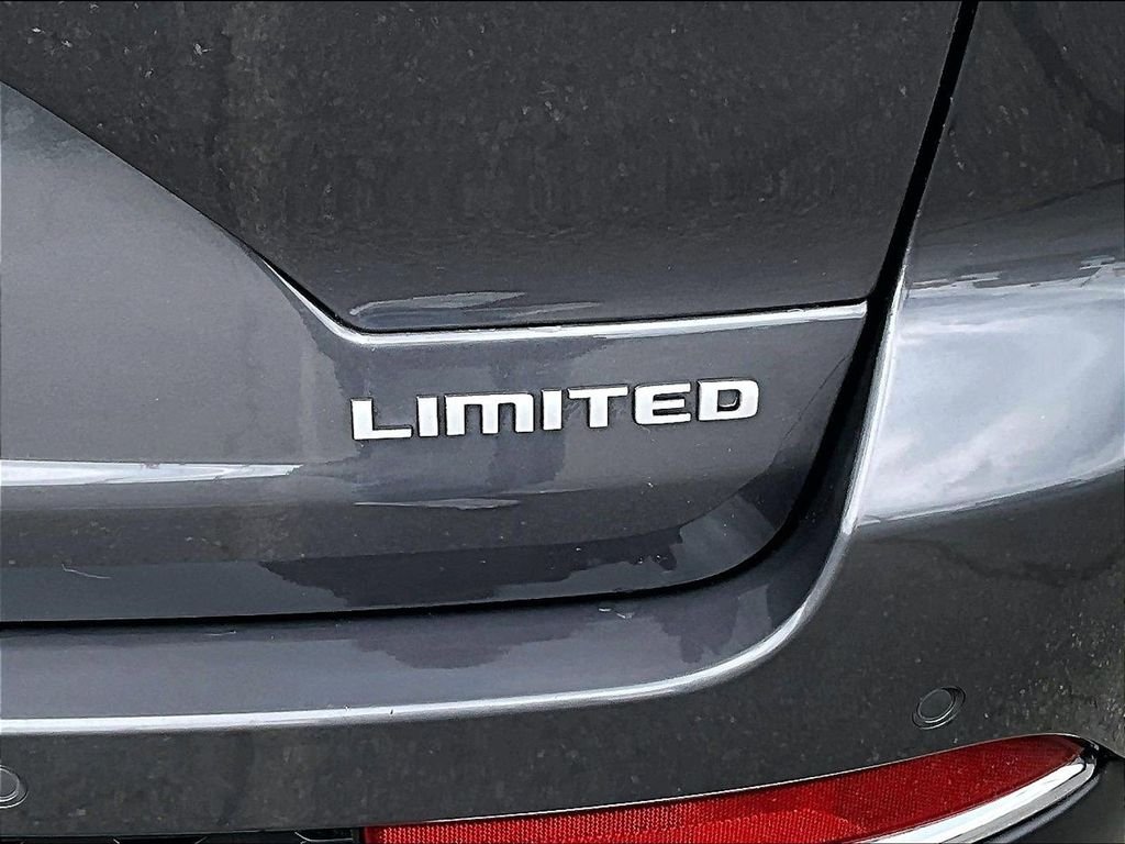 Used 2024 Gray Jeep Limited image 29