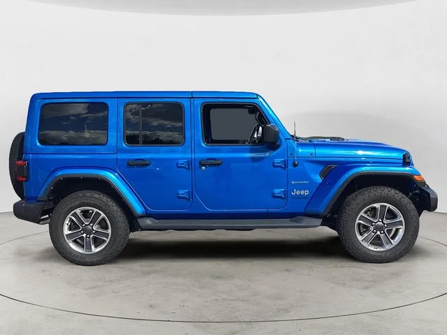 Used 2021 Blue Pearl Jeep Unlimited Sahara image 6