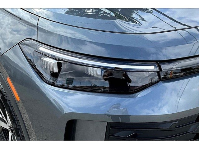 New 2026 Platinum Gray Metallic Volkswagen 2.0T SE image 31