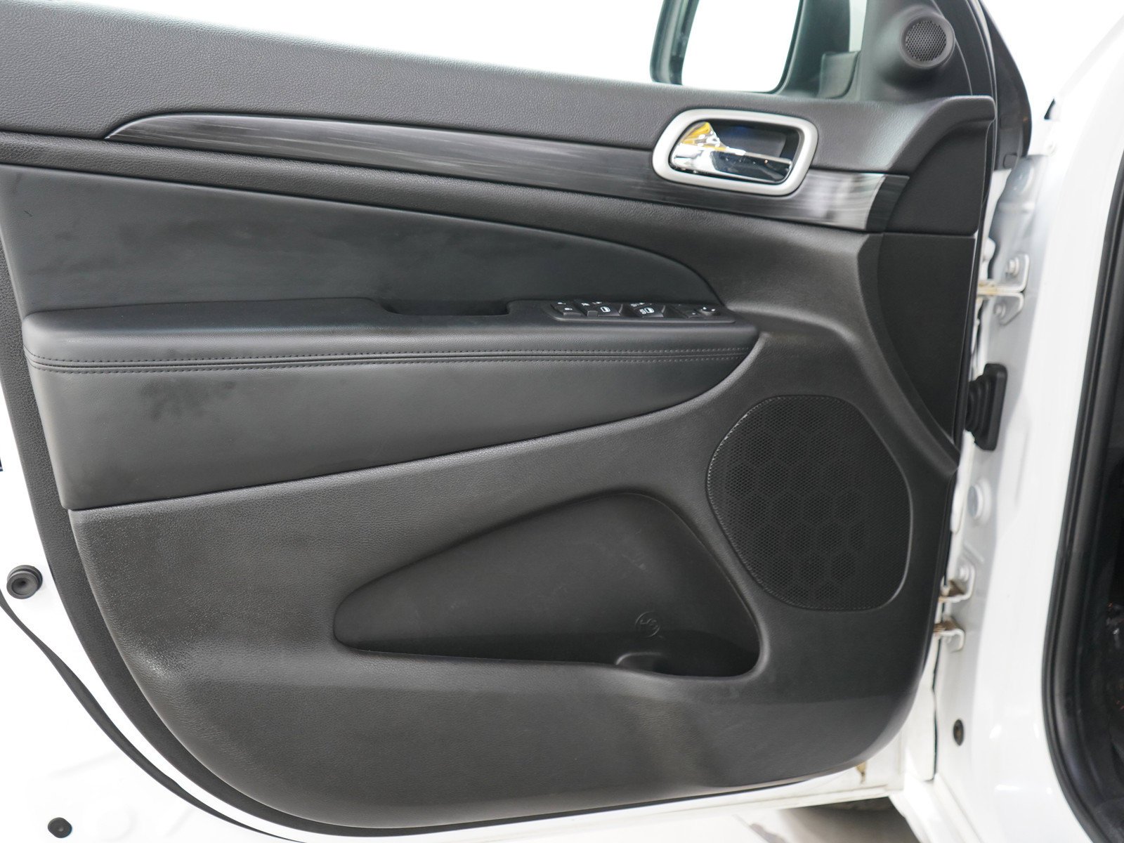 Used 2020 Bright White Clearcoat Jeep Altitude image 19