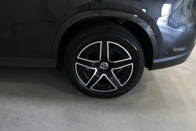 Used 2023  Mercedes-Benz GLC 300 image 35