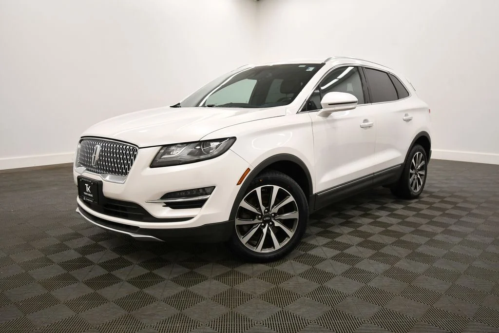 Used 2019 White Lincoln Reserve image 2
