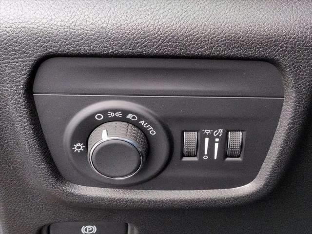 New 2026 Velvet Red Pearl-Coat Exterior Paint Jeep Altitude image 16