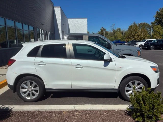 Used 2015 White Mitsubishi ES image 7