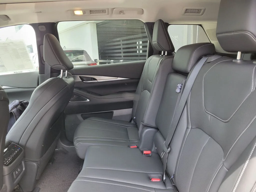 New 2027 GRAPHITE SHADOW INFINITI Luxe FWD image 10