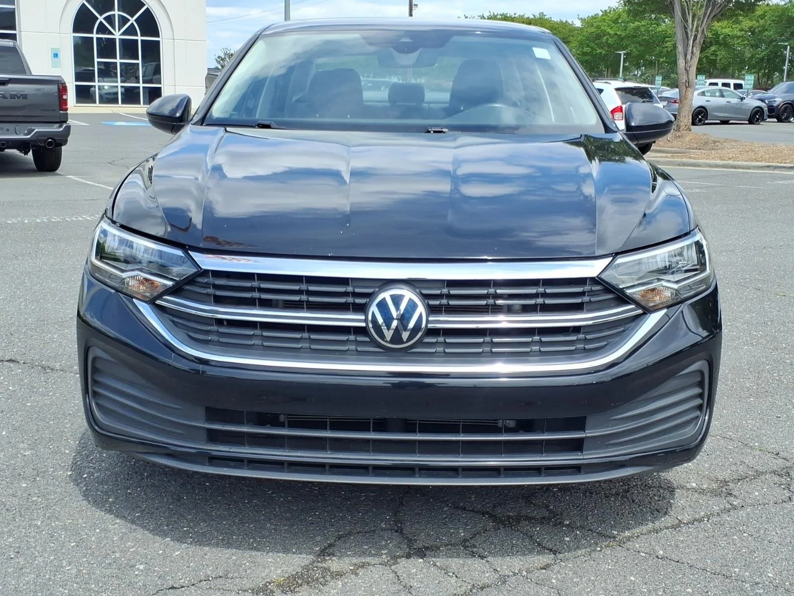 Used 2024  Volkswagen SE image 12