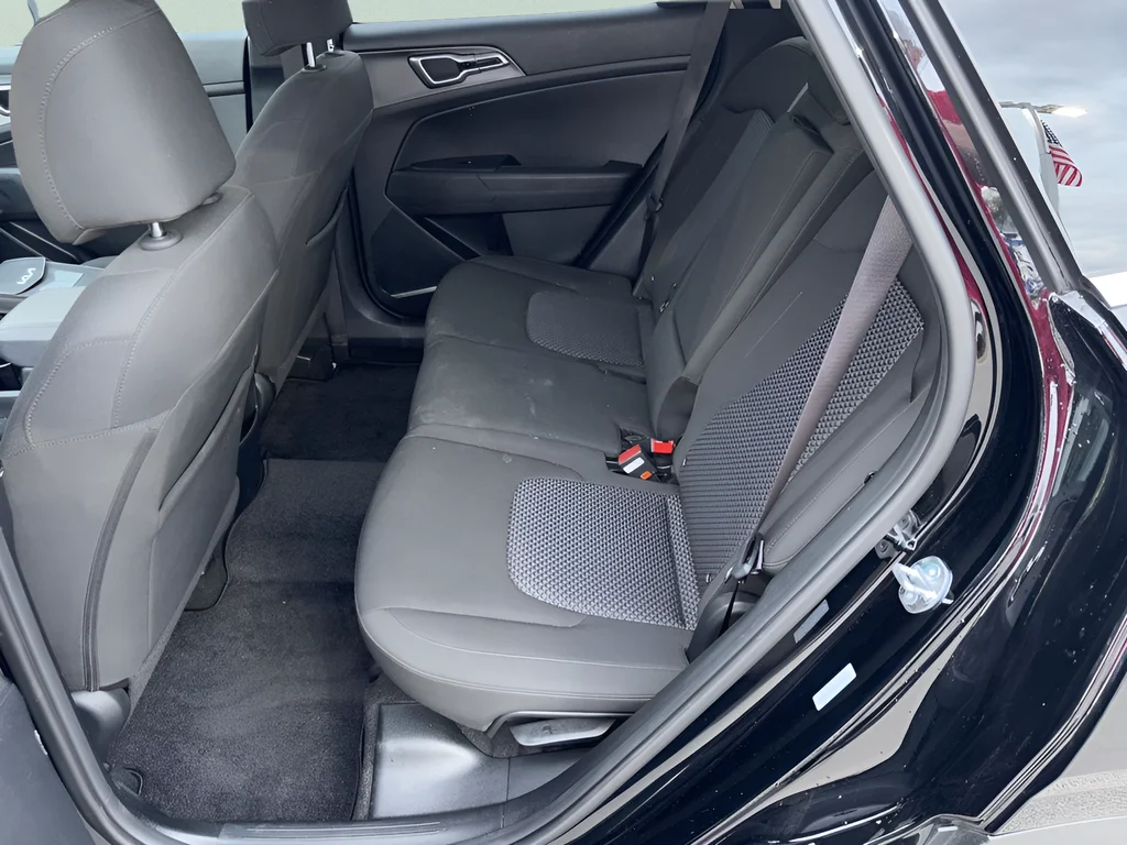 2025 Kia Sportage LX - Photo 10