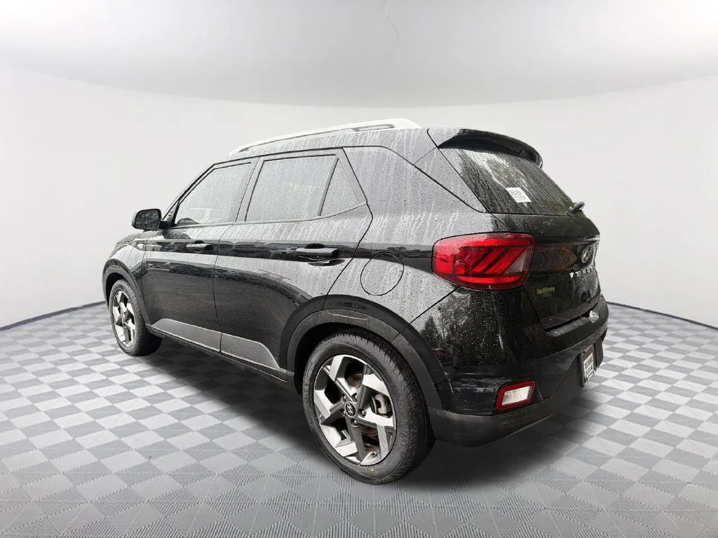 Used 2022 Black Hyundai SEL image 7
