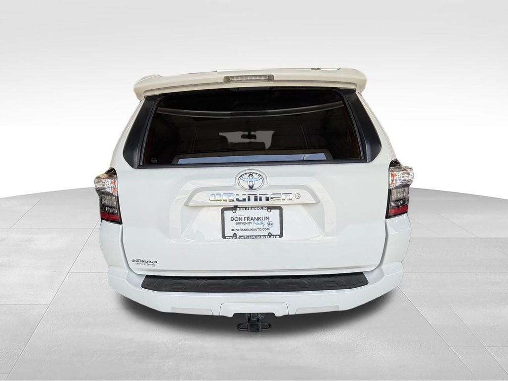 Used 2018 White Toyota SR5 Premium image 4