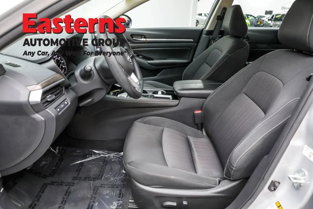 Used 2023 Silver Nissan 2.5 SV image 14