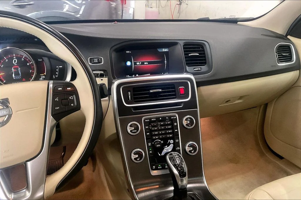 Used 2015 Blue Volvo T5 Premier image 5