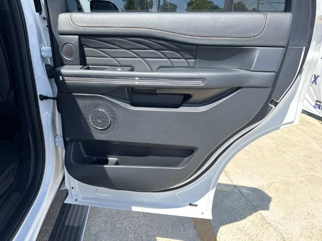 Used 2023 White Ford Platinum image 23