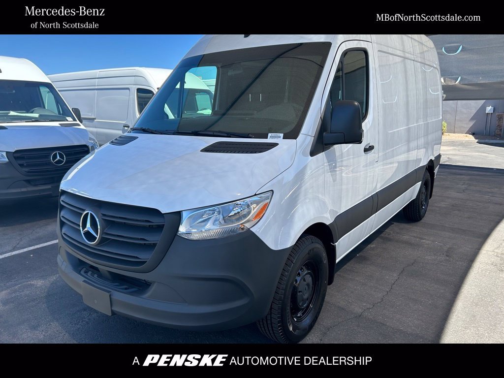 Used 2023  Mercedes-Benz Cargo 144 WB image 1