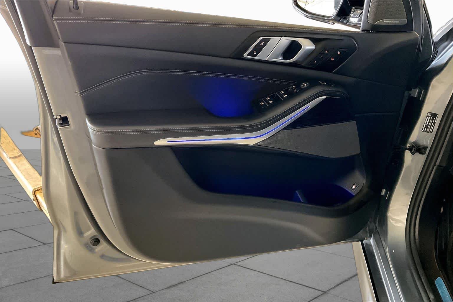 Used 2025 Skyscraper Grey Metallic BMW xDrive50e image 20