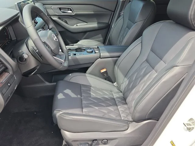 New 2026 Everest White Pearl TriCoat / Super Black Two-tone Nissan Platinum image 6