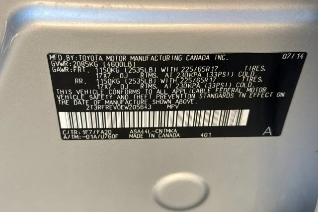 Used 2014 Silver Toyota XLE image 32