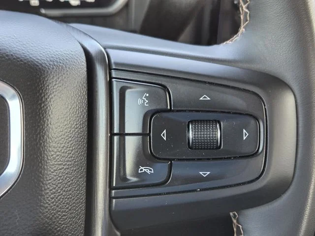 Used 2025 White GMC AT4 image 22