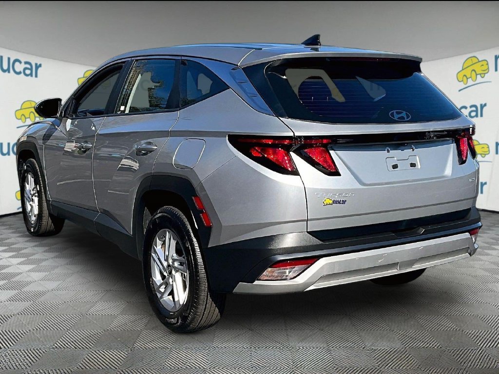 Used 2025 Silver Hyundai SE image 4