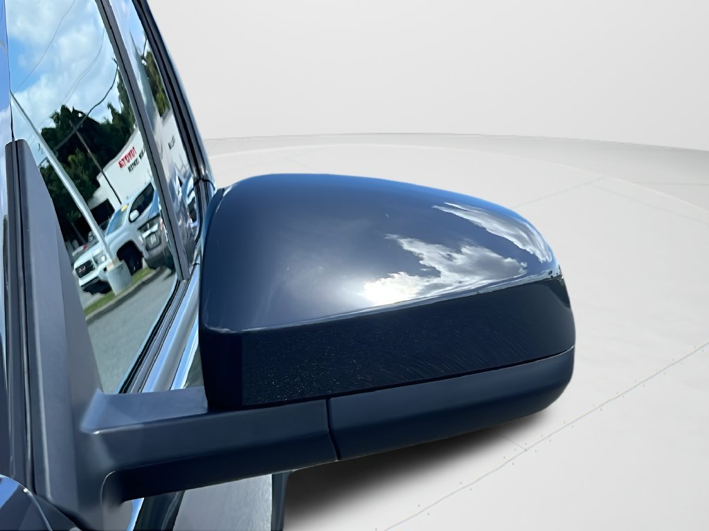 Used 2025  Toyota SR5 image 27