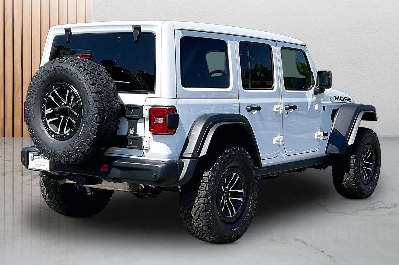New 2026 Bright White Clear-Coat Exterior Paint Jeep Moab 392 image 9