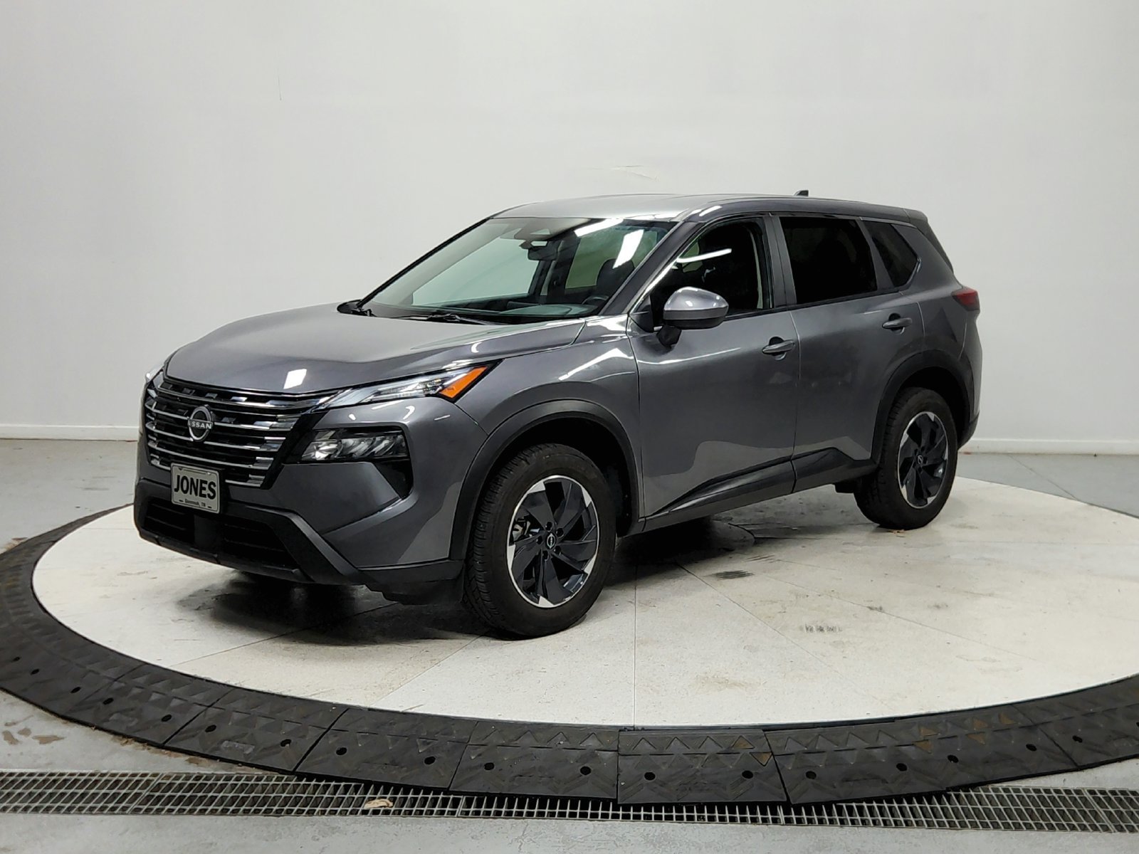 Used 2025 Gray Nissan SV image 4