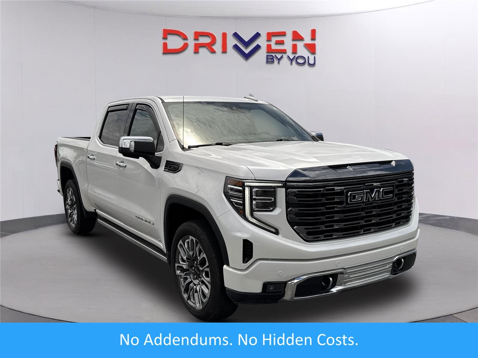 Used 2024 White Frost Tricoat GMC Denali Ultimate image 1