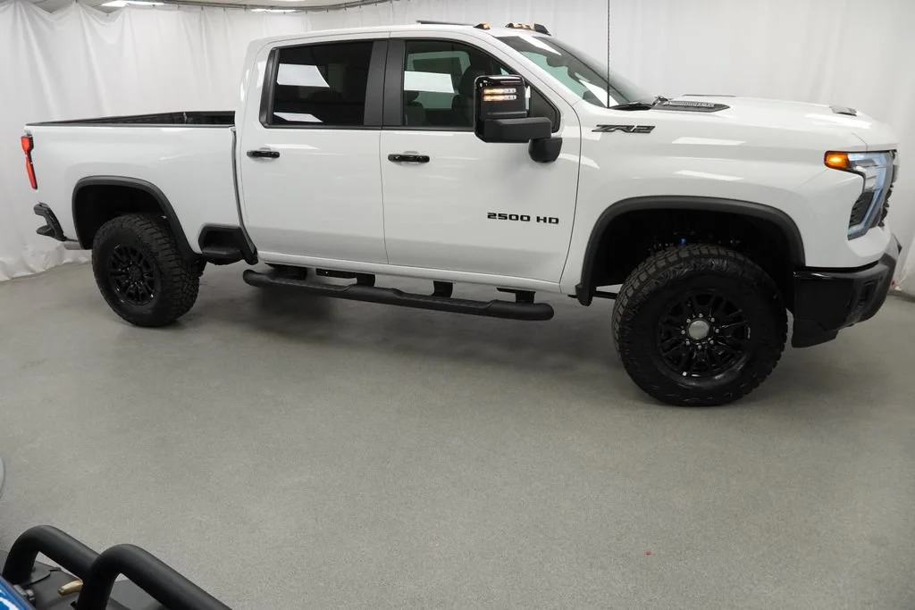 New 2026 Summit White Chevrolet ZR2 image 9