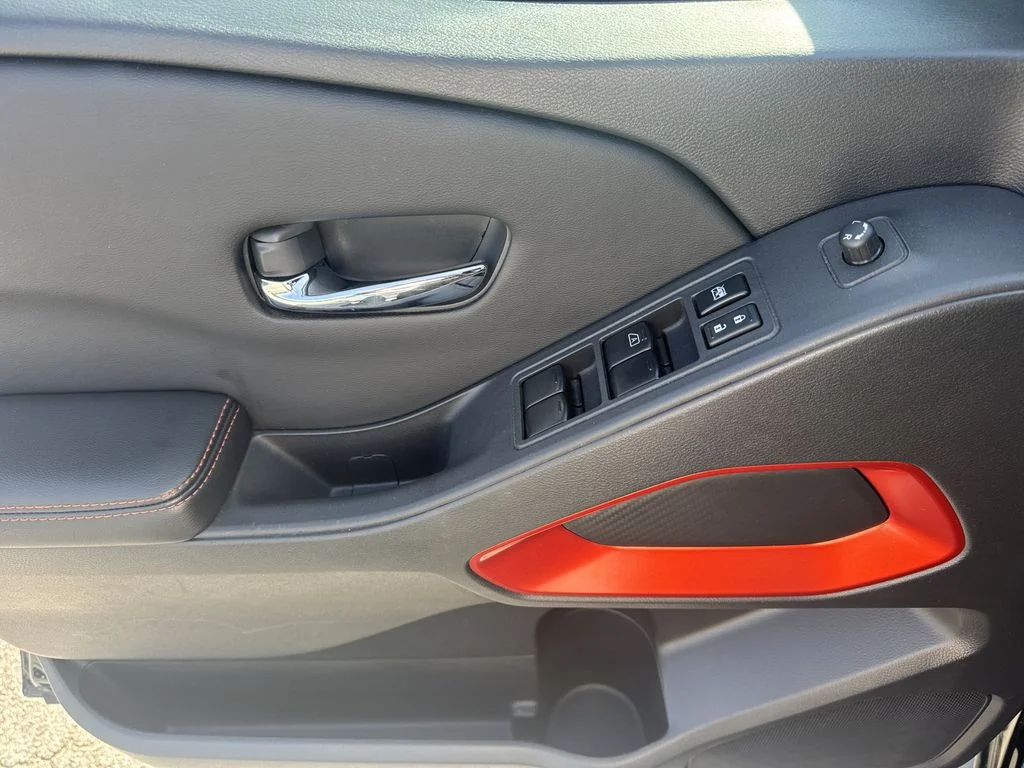 Used 2025 Black Nissan PRO-X image 10