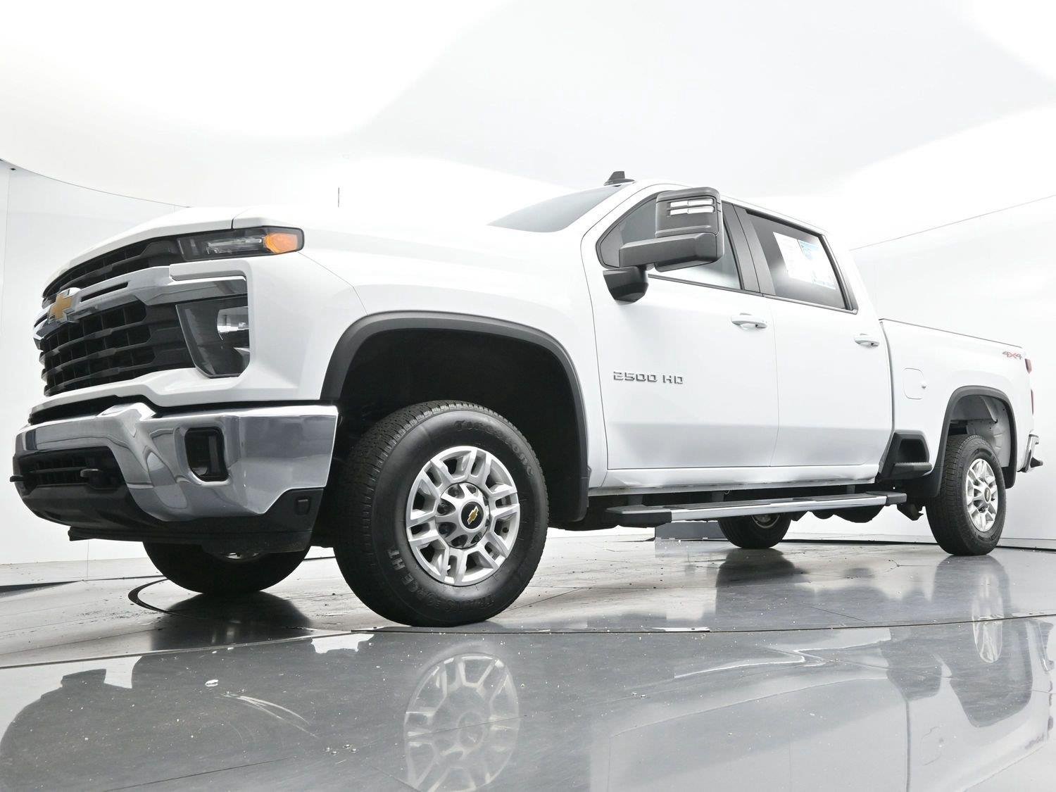 Used 2025 Summit White Chevrolet LT image 47