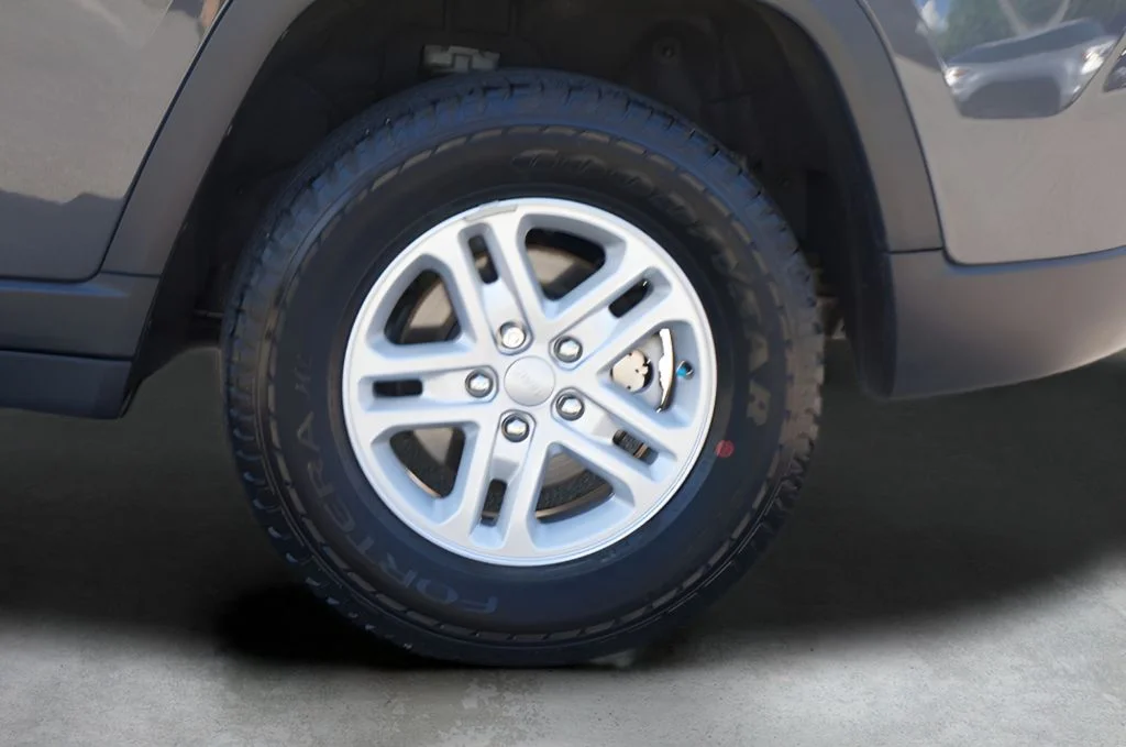 Used 2024 Baltic Gray Metallic Clearcoat Jeep Laredo image 11