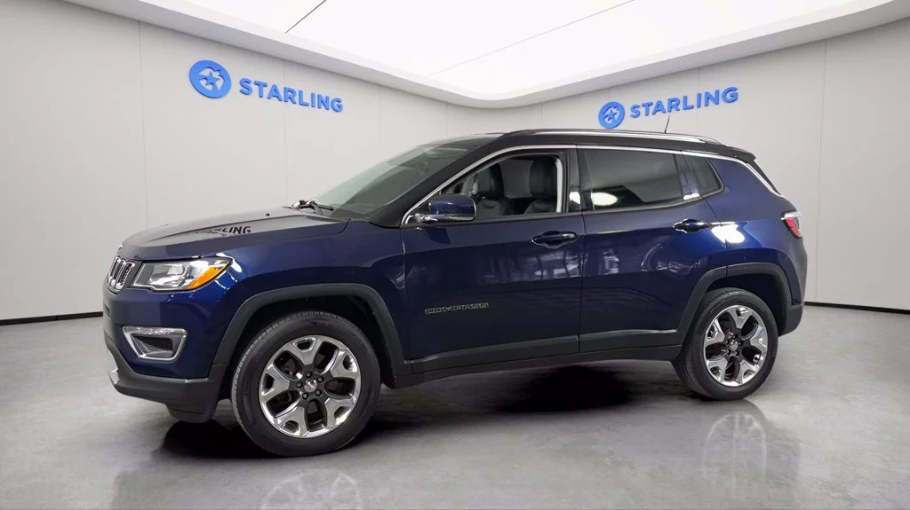 Used 2018  Jeep Limited image 2