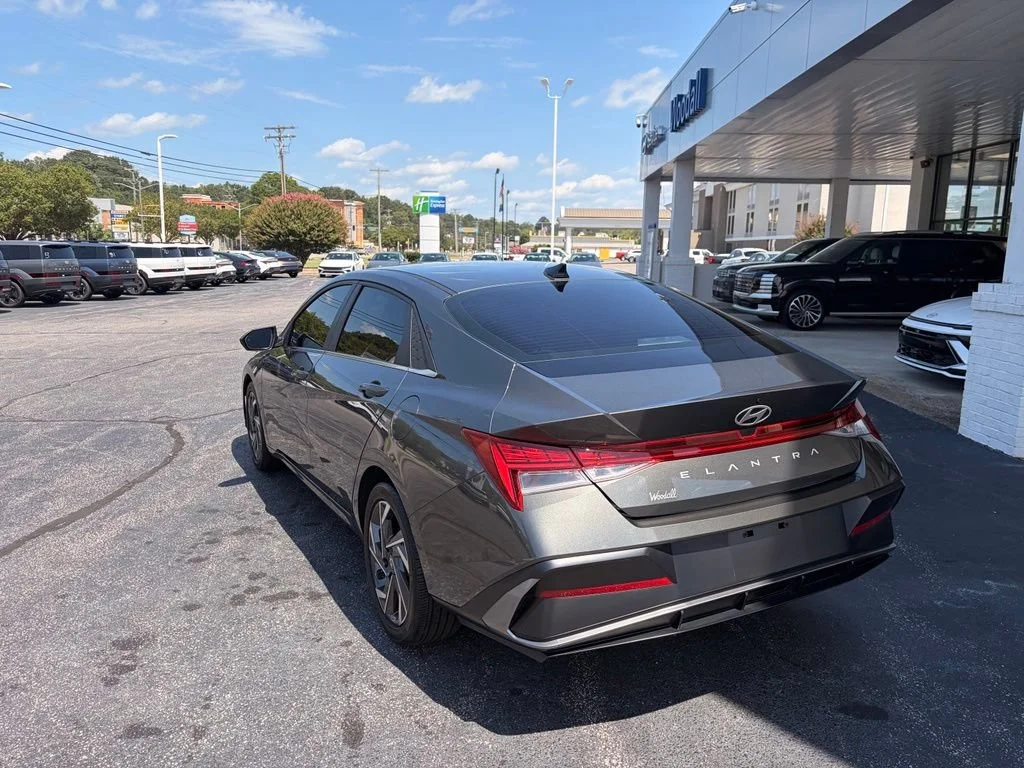 Used 2024 Amazon Gray Hyundai SEL image 9