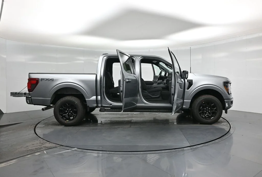 New 2026 Iconic Silver Metallic Ford XLT image 4