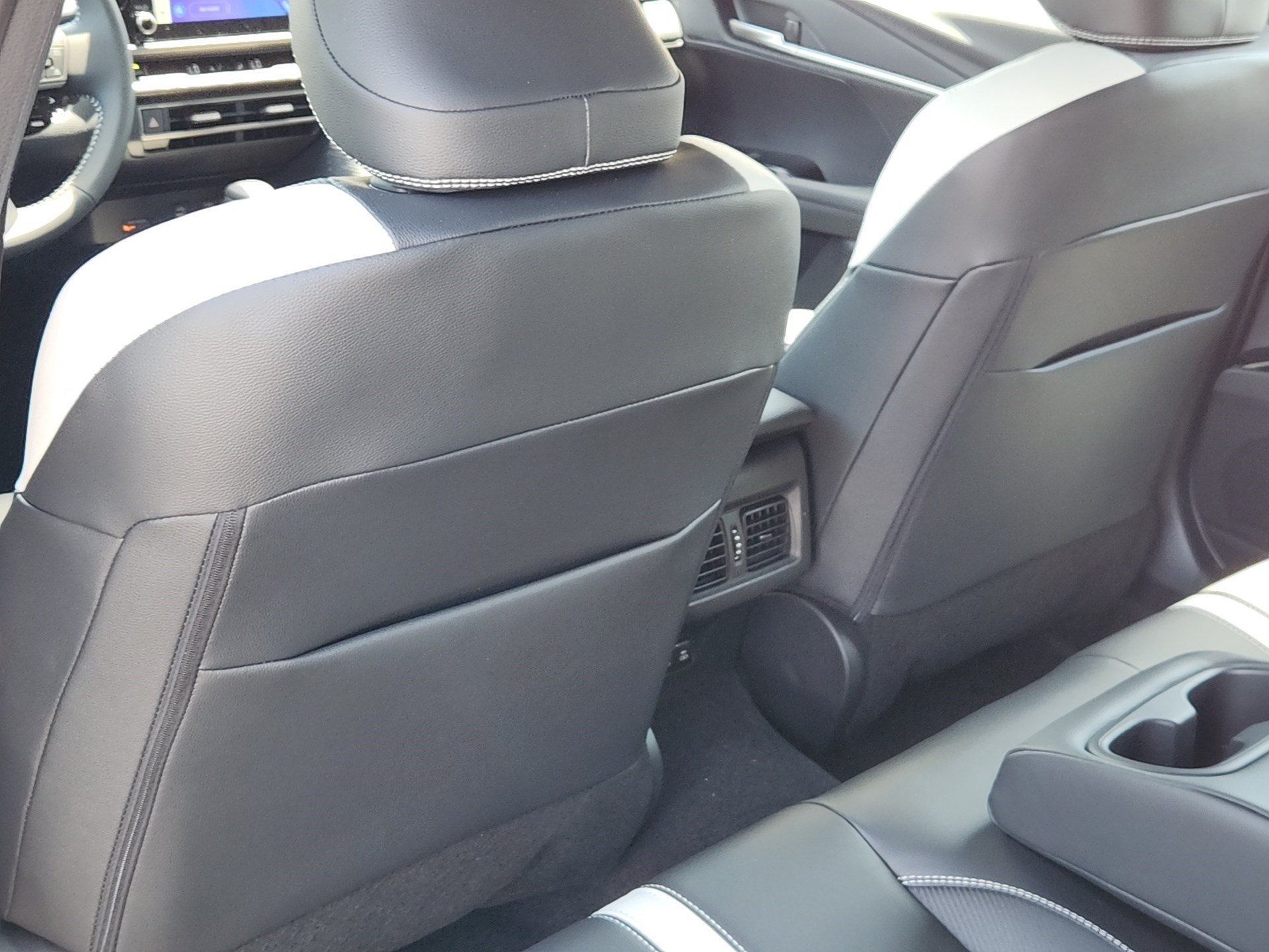 2026 Toyota Camry SE - Photo 23